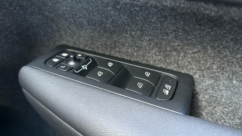 Volvo XC40 2.0 B3P Plus Black Edition 5dr Auto Petrol Estate